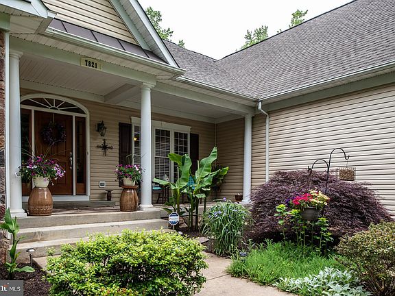 3rd image of 7821 Linden Hall Ct