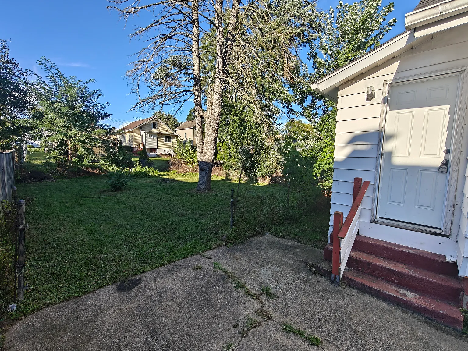 3 bed, 907 sqft, $1,175 — Photo 2
