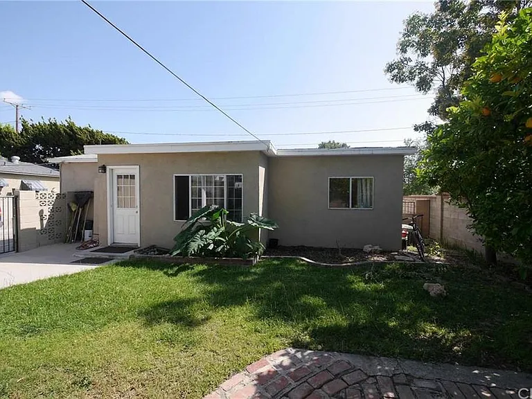 327 E Collins Ave — Photo 9