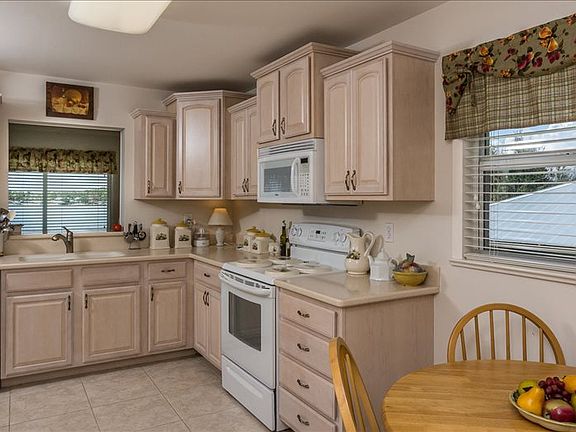 3rd image of 1124 County Road 17 N