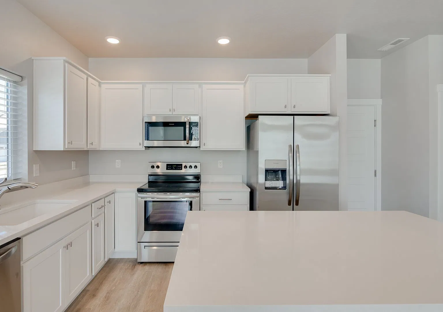 This gorgeous 3 bedroom, 2.5 bath townhome is ready for you to call home! — Photo 4