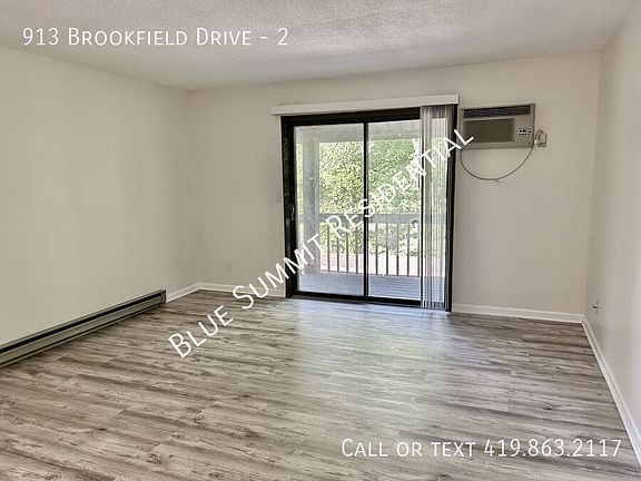 3rd image of 913 Brookfield Dr #2