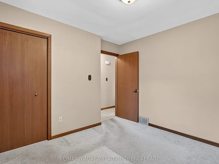 5777 Sunnylea Cres — Photo 25