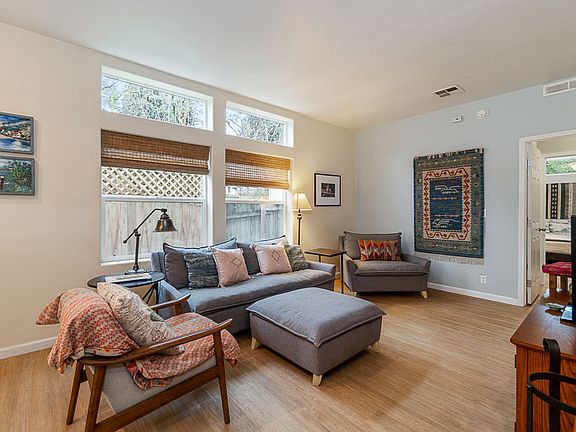 Living room - Main level