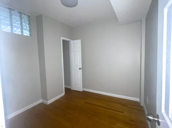 512 East Fifth Street image 10 of 12