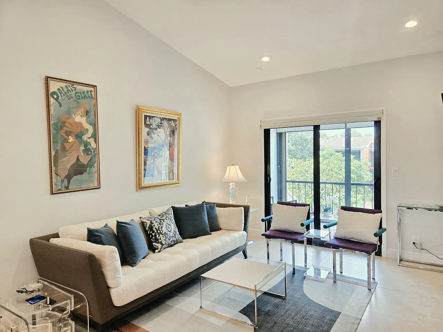 2 bed, 2.0 bath, 870 sqft, $3,500 — Photo 2