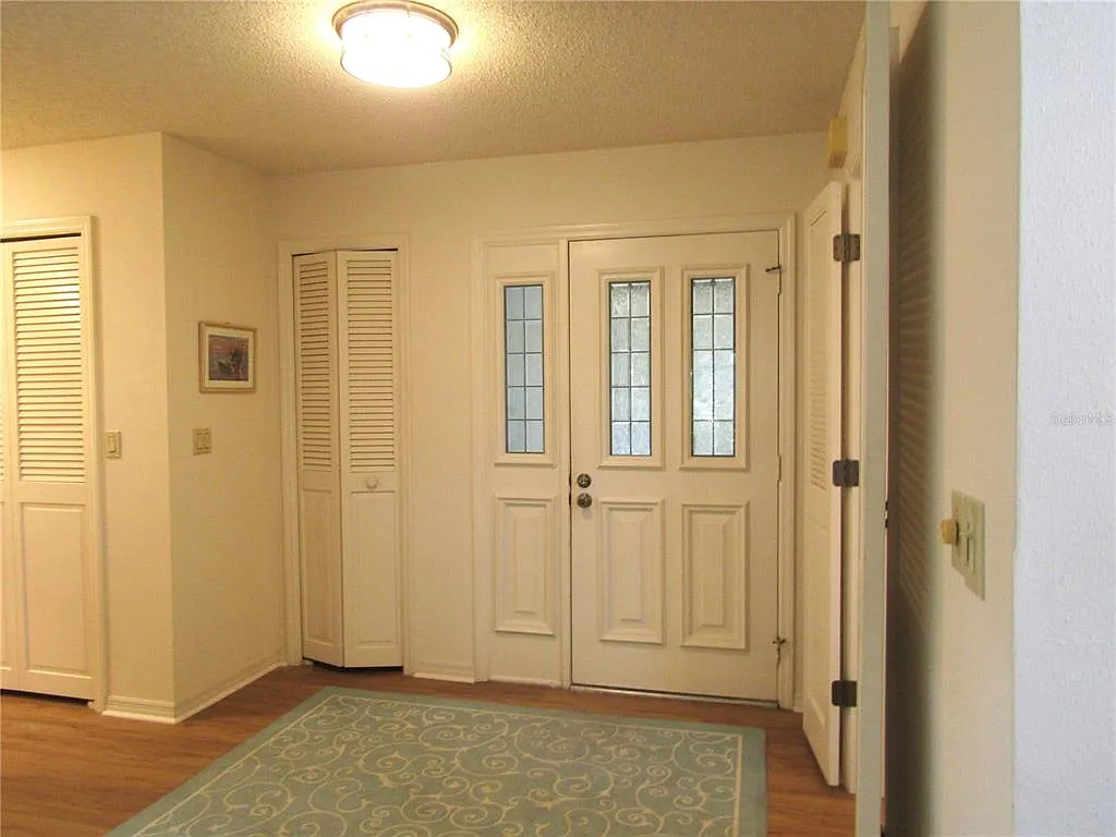 3 bed, 2.0 bath, 2122 sqft, $4,800 — Photo 3