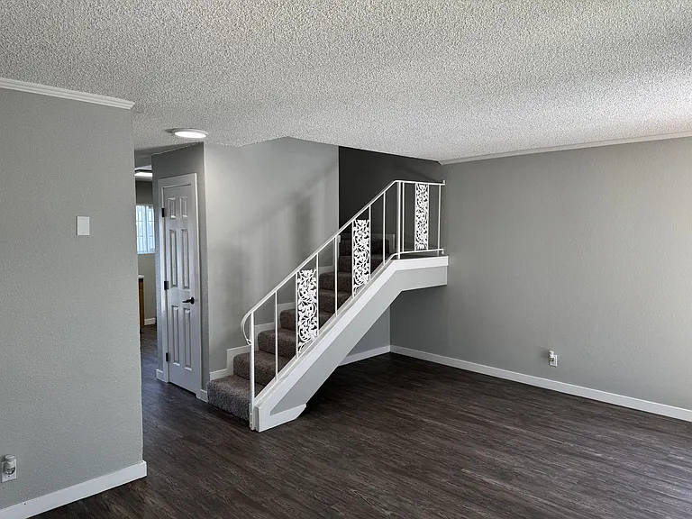Villa Del Sol Apartments — Photo 193
