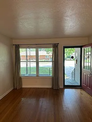 1525 Melrose Dr — Photo 7