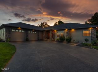 9305 Honeycrisp Ct, Yakima, WA 98903