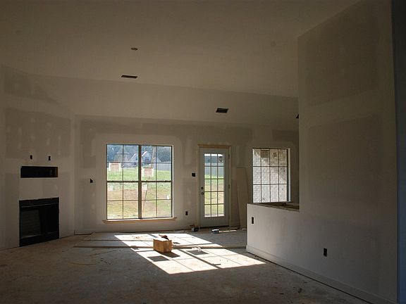4th image of 40 Breezy Loop Dr