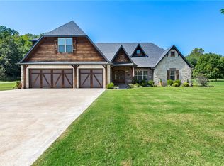 585 Beau Chalet Dr, Bentonville, AR 72713
