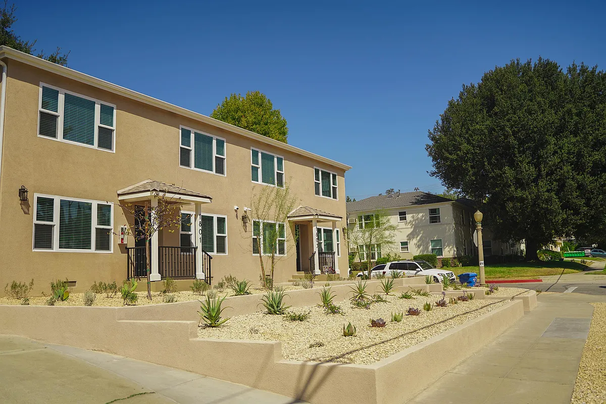 Building Photo - 605 Corwin Ave #2