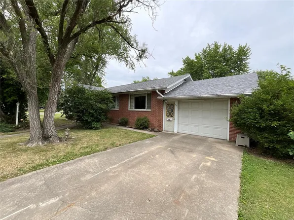 707 E Pennsylvania St, Staunton, IL 62088