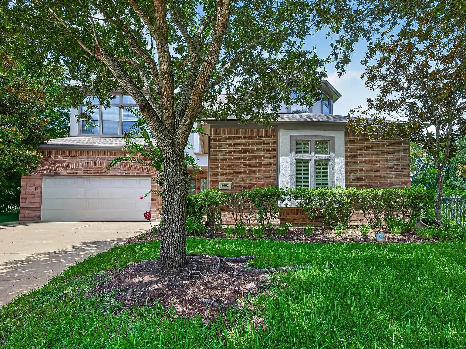 4 bed, 3.5 bath, 3945 sqft, $3,400 — Photo 3