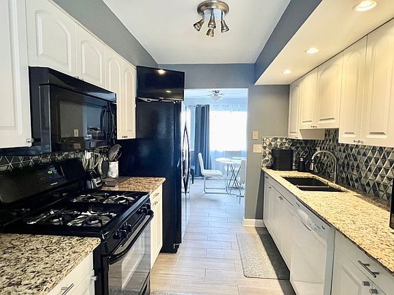 2nd image of 582 Blackfoot Ct