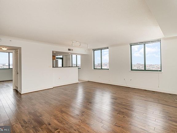 4th image of 414 Water St Unit 1512
