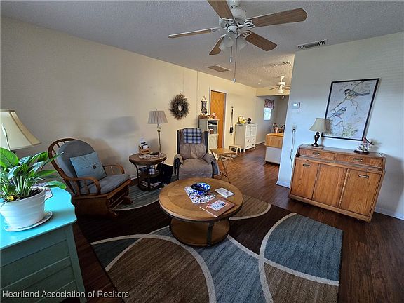 3rd image of 132 Parkview Cir