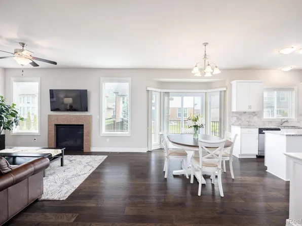 3534 Birchmount Dr, Troy, MI 48083