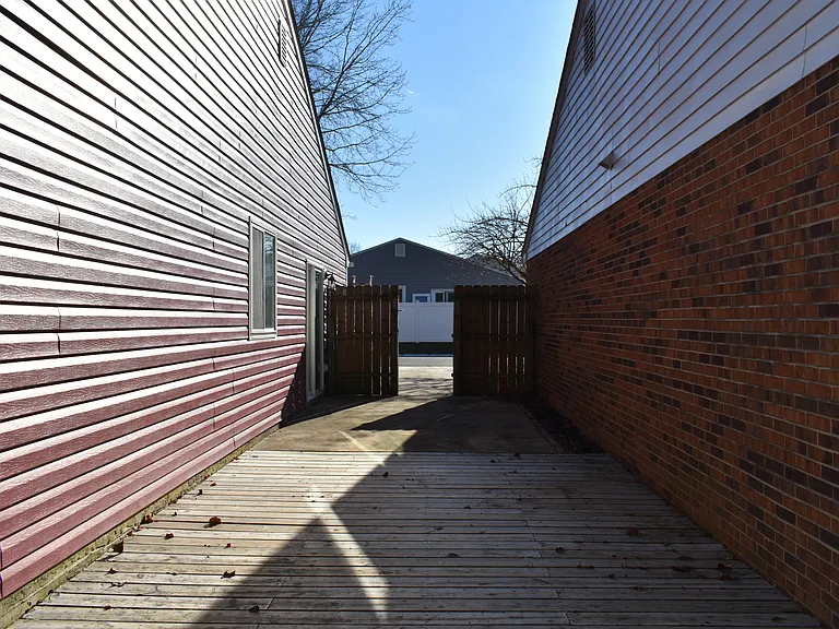 315 Pond View Ln — Photo 11