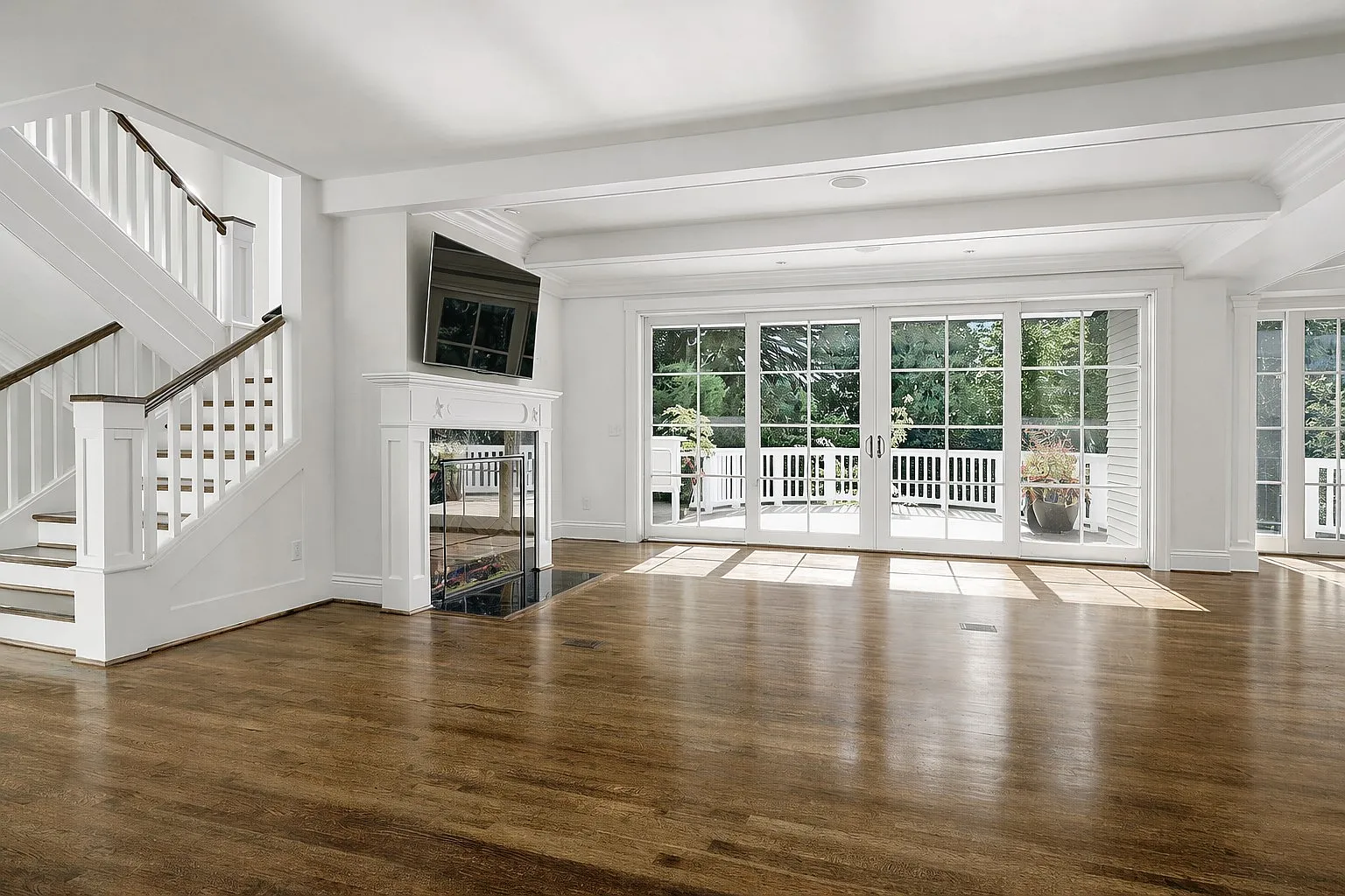 5 bed, 7.5 bath, 6831 sqft, $16,000 — Photo 2