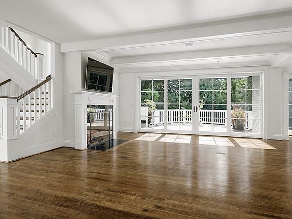 2nd image of 8975 NE 10th St