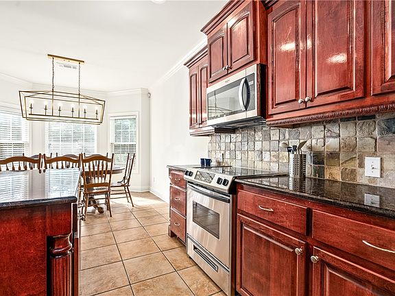 4th image of 518 N Donahue Dr