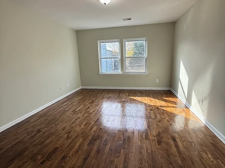 145 14th Ave #3L — Photo 3