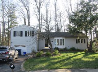 688 Sycamore Ln, North Brunswick, NJ