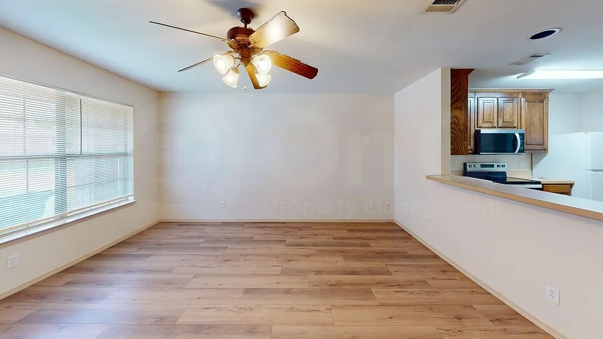3 bed, 2.0 bath, 1192 sqft, $1,499 — Photo 4