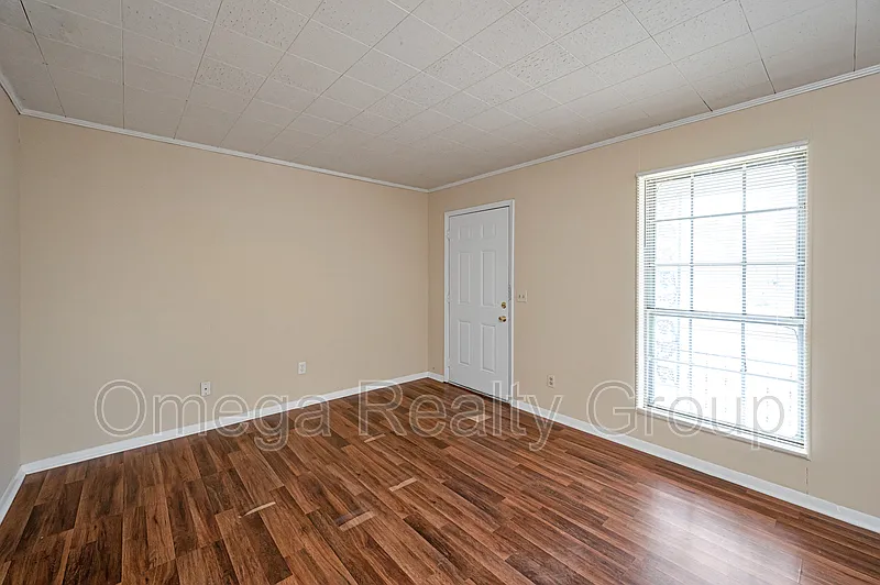 Woodcrest Apartments — Photo 2