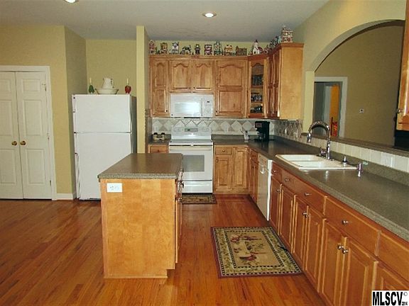 4th image of 1117 Fox Chase Dr