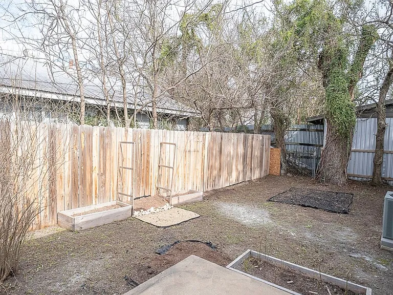 6001 Cameron Rd — Photo 17