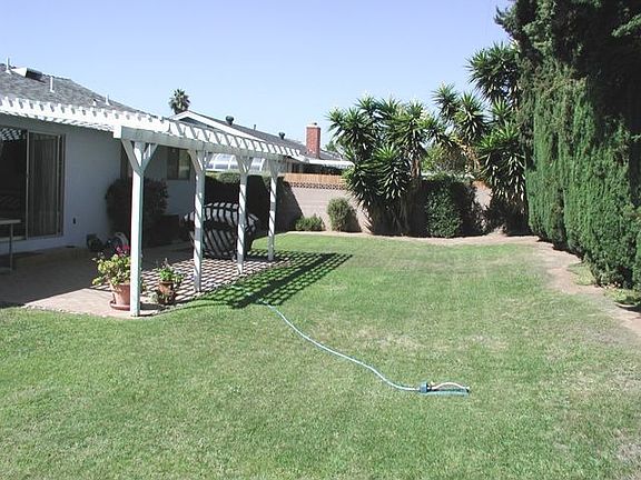 Huge fenced back yard, patio