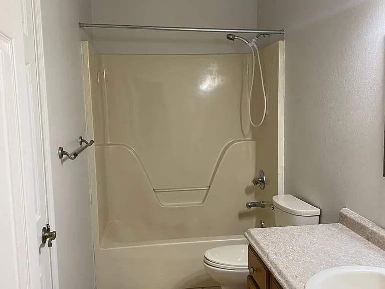 606 Shadow Dr — Photo 9