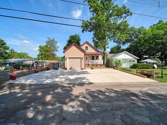 2nd image of 652 Swains Lake Dr