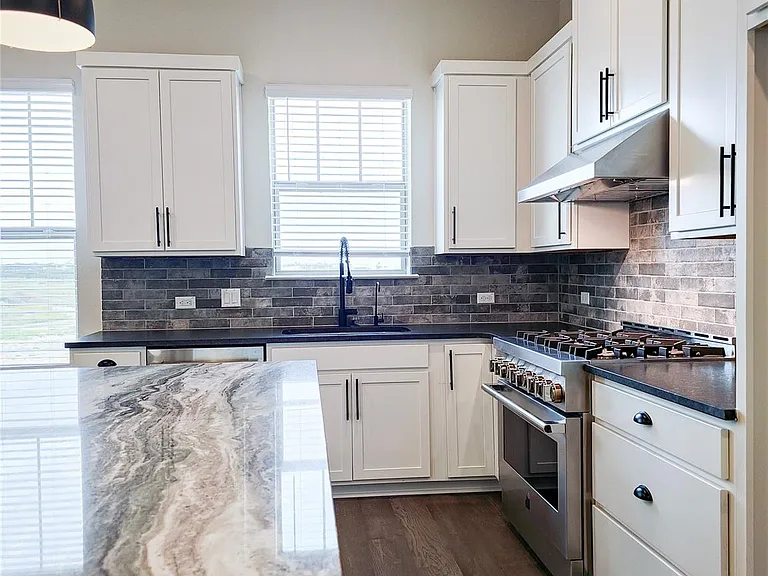 225 John Webster St — Photo 8