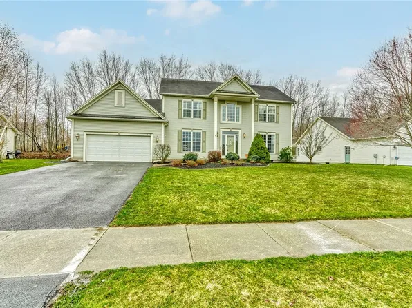 135 Barclay Ct, Rochester, NY 14612