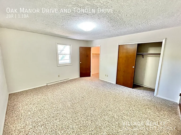 Oak Manor Dr — Photo 11