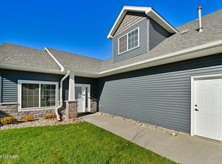 4440 Edgewood Ct, Grand Forks, ND 58201