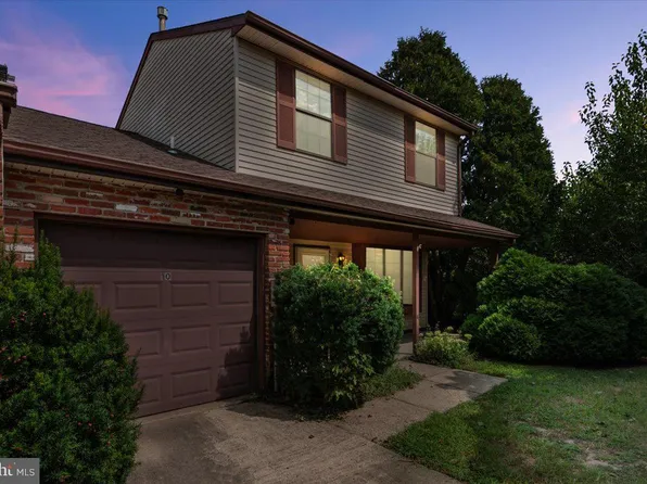 10 Hathaway Dr, Sicklerville, NJ 08081