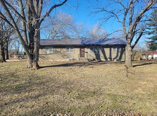 201 E Oak St, Yates Center, KS 66783