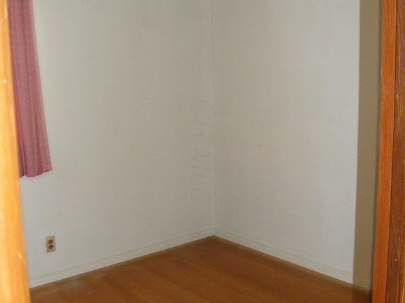 5th image of 246 E Park Ave