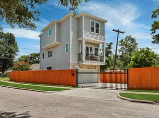 2032 Spenwick Dr, Houston, TX 77055