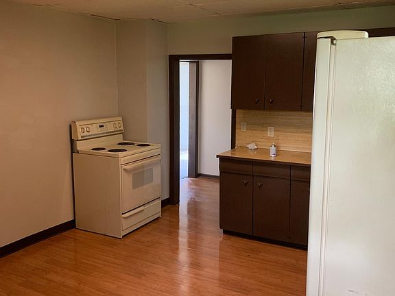 2nd image of 823 Spruce St APT B
