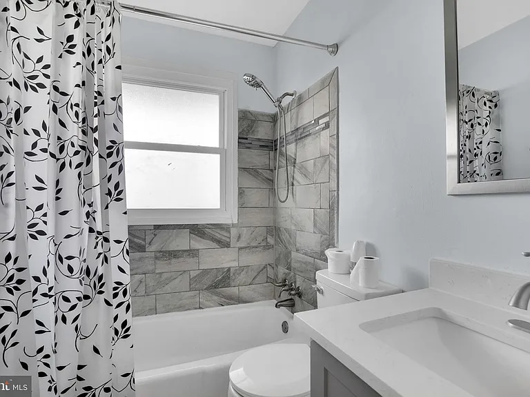 13209 Thornton Dr — Photo 15