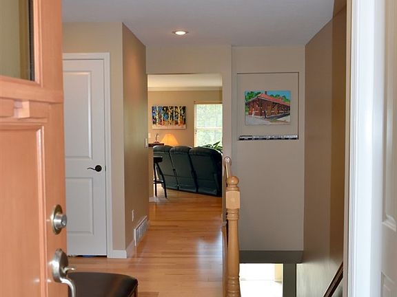 4th image of 601 Brookstone Ct