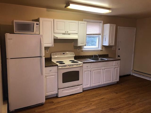 Eat-In Kitchen