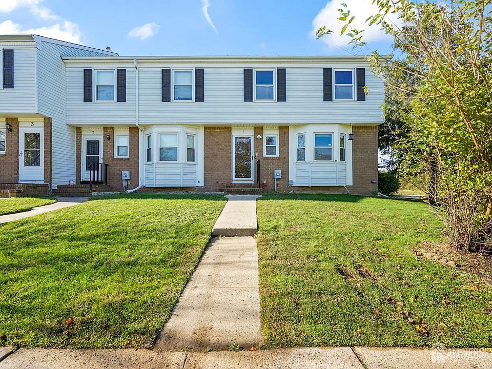 1st image of 1 Dogwood Ct