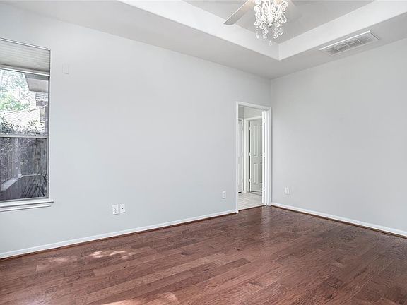 5th image of 59 Douvaine Ct